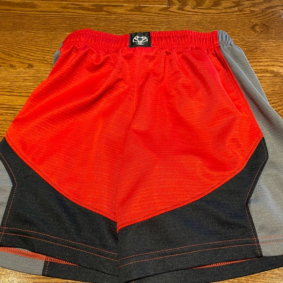 Red Under Armour Shorts Boys Youth XS - Picture 3 of 4